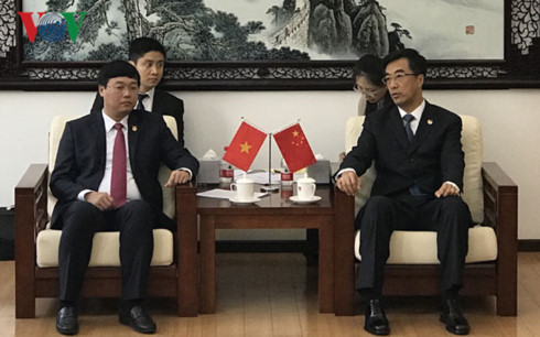 越中青年加强交流