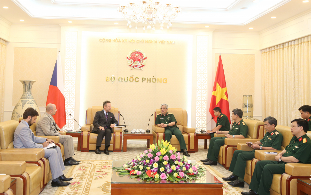 国防部副部长阮志咏会见捷克驻越大使