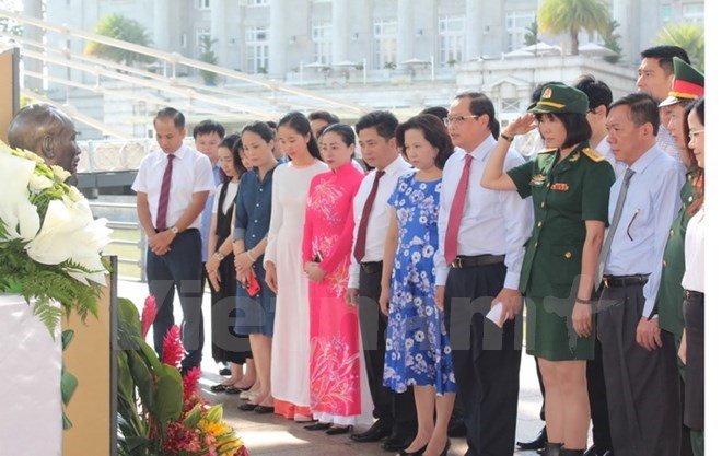 纪念胡志明主席诞辰127周年的系列活动在世界各国举行