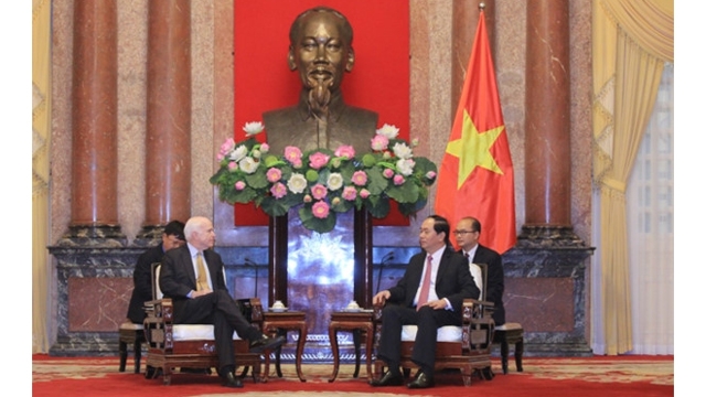 越南国家主席陈大光会见美国参议员约翰•麦凯恩