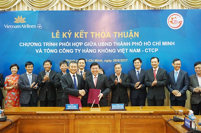 胡志明市与越南航空总公司携手促进旅游、投资活动