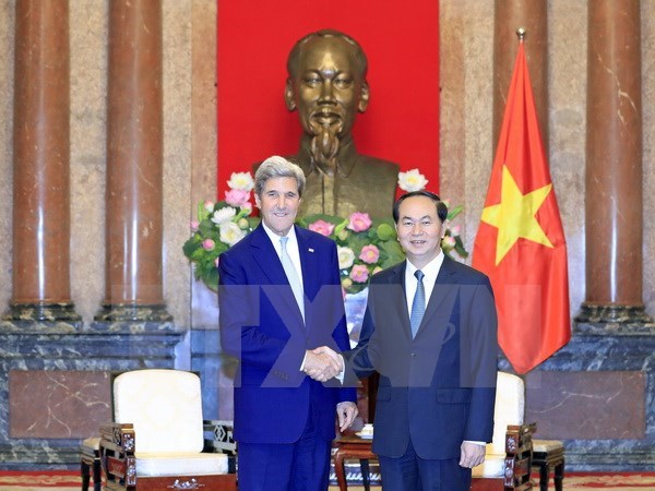 国家主席陈大光会见原美国国务卿约翰•克里