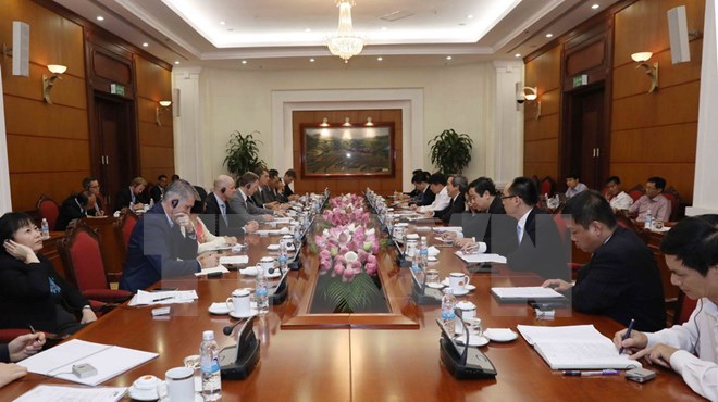 越共中央经济部部长会见越南欧洲商会医药工作组高级代表团