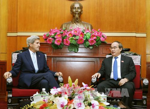 胡志明市市委书记阮善仁会见原美国国务卿约翰•克里
