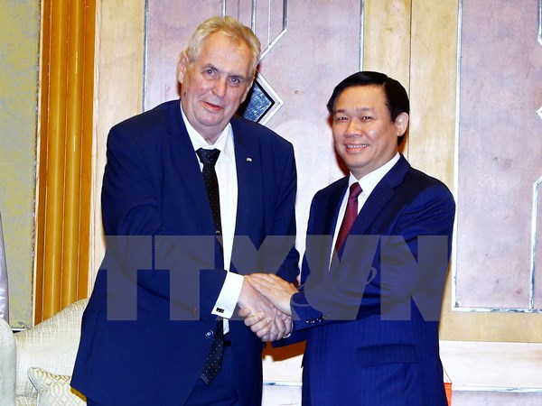 越南政府副总理王廷惠会见捷克总统米洛什•泽曼
