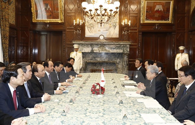 政府总理阮春福见日本参议院议长伊达忠一