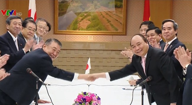 阮春福总理会见日本众议院议长大岛理森