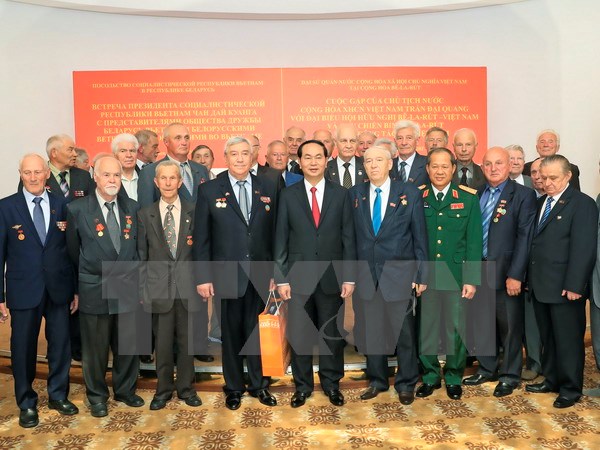 国家主席陈大光会见白越友好协会代表和援越白俄罗斯老战士
