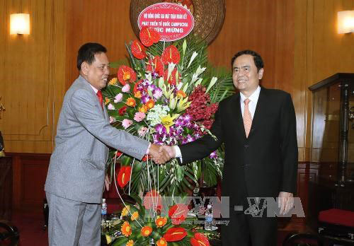 越南祖国阵线中央委员会主席陈青敏会见柬埔寨祖国发展团结阵线代表团