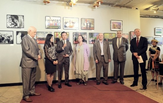 “越南风土人情之美”图片展亮相俄罗斯