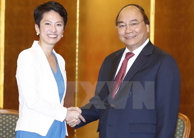 阮春福总理会见日本各政党和各地方领导