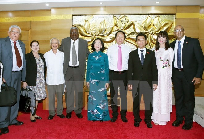 越古友好见面会在河内举行