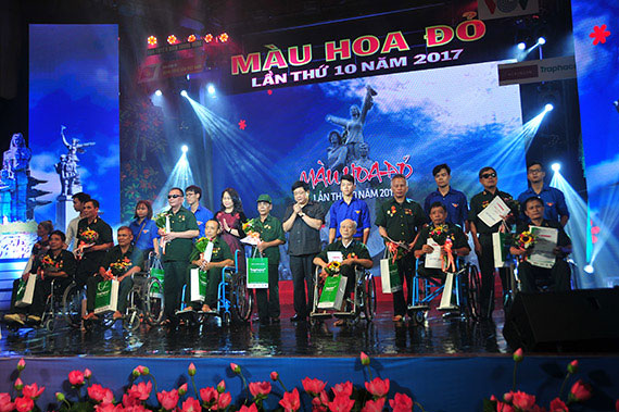 暖流永驻的2017年“红花的颜色”艺术晚会