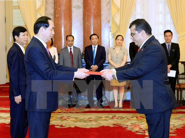 国家主席陈大光会见西班牙和也门驻越大使