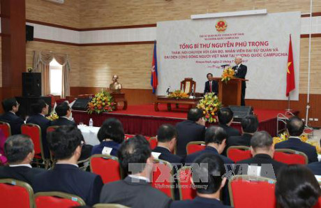 越共中央总书记阮富仲离开首都金边 启程造访西哈努克省