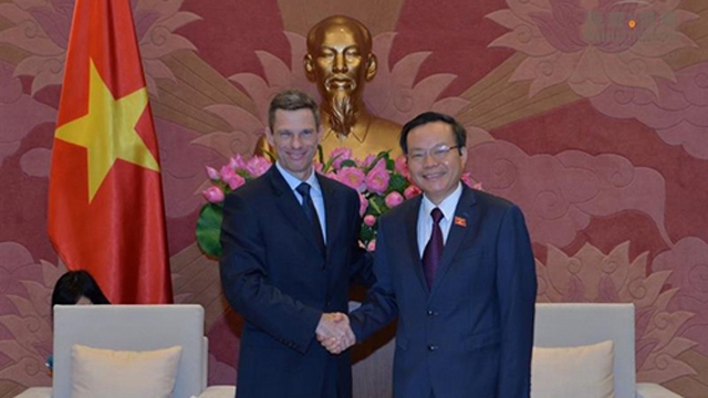 国会副主席冯国显会见福特集团东盟地区总裁马克·考菲曼