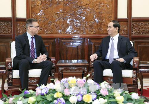 国家主席陈大光会见前来辞行拜会的芬兰和希腊驻越大使