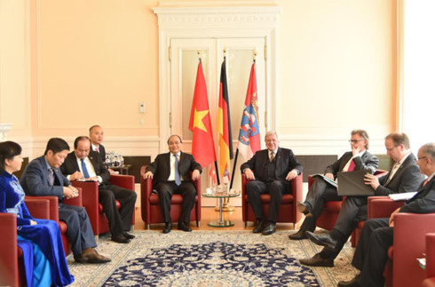 越南政府总理阮春福会见德国黑森州领导
