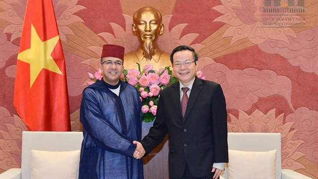 越南国会副主席冯国显会见摩洛哥驻越南大使阿兹丁•法赫尼