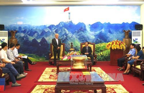 意大利共产党高级代表团走访河江省