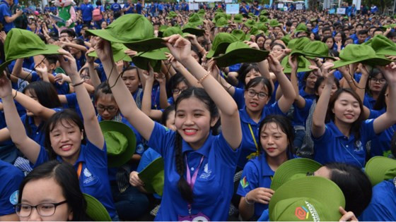 胡志明市举行2017年绿色夏季志愿者活动出征仪式