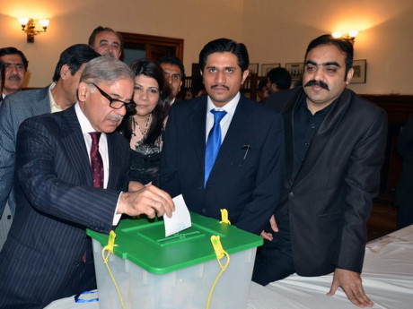 巴基斯坦执政党提名夏巴兹·谢里夫为新总理