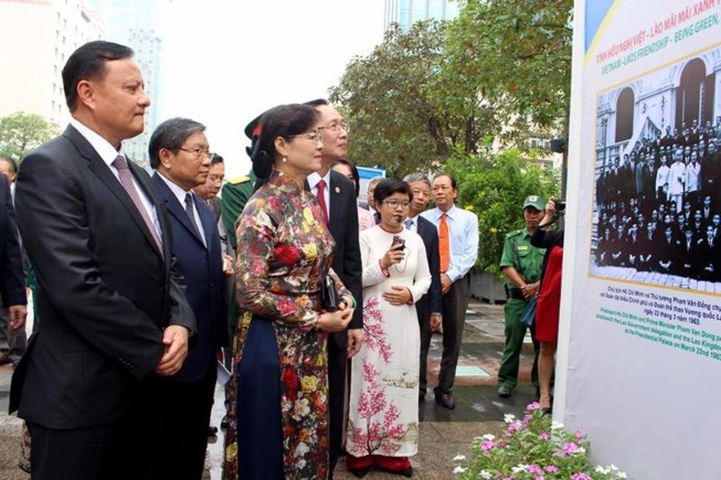 越老团结情谊图片展亮相胡志明市