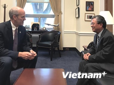 越南驻美国大使范光荣会见美国众议员里克•拉尔森