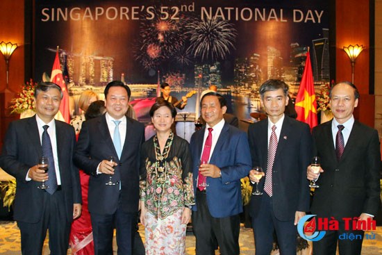 新加坡驻越南大使举行国庆招待会