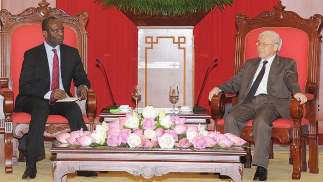 越共中央总书记阮富仲会见莫桑比克总理德罗萨里奥