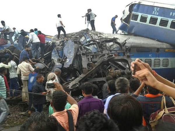 印度列车脱轨事故死亡人数升至23人