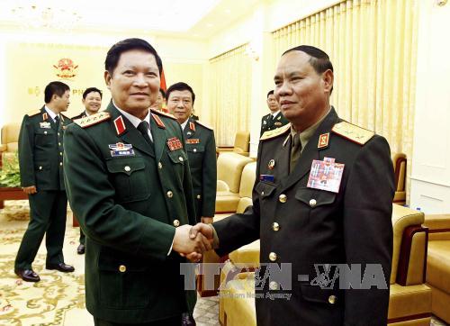 老挝人民军总政治局主任对越南进行正式访问