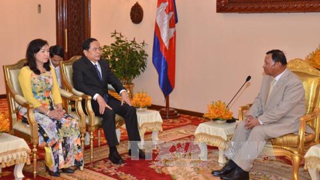 柬埔寨领导会见越南祖国阵线中央委员会主席陈青敏