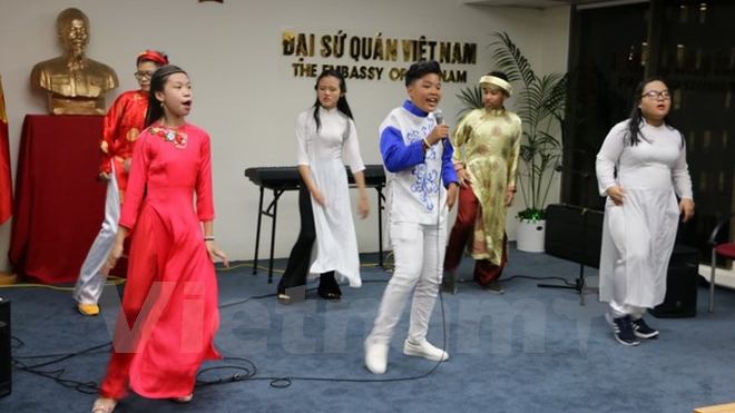 越南小达人在新西兰推广越南文化