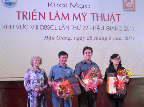 第22届九龙江平原地区美术展隆重开幕