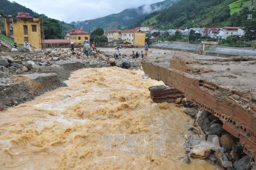 越南北部继续遭受暴雨洪灾