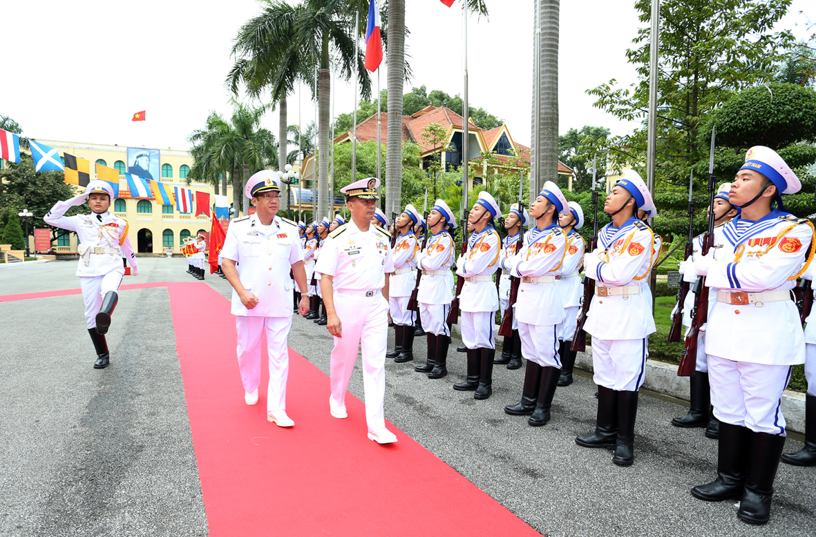 越南海军司令会见菲律宾海军司令