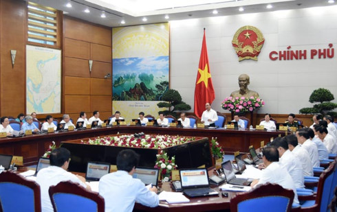 政府总理阮春福主持七月份政府例会