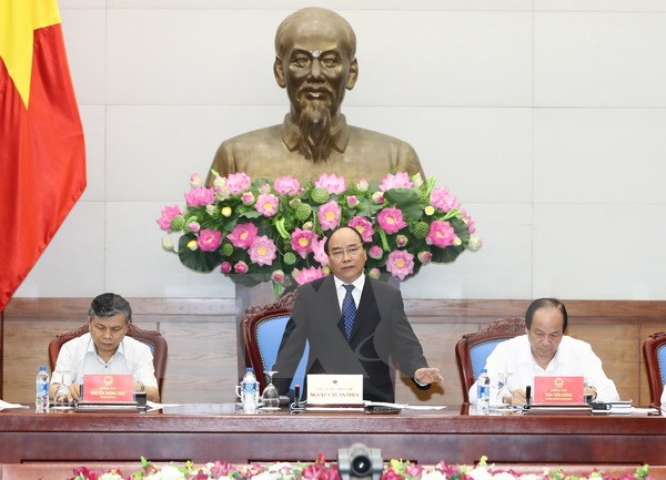 阮春福总理：行政审批制度改革的首要任务是促进经济增长