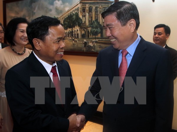 加强胡志明市与老挝之间的合作