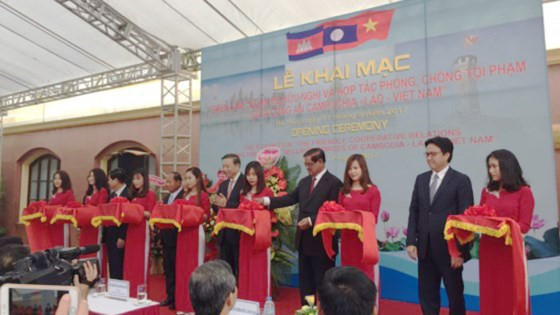 “越老柬公安力量携手打击犯罪与加强友好关系”展亮相河内