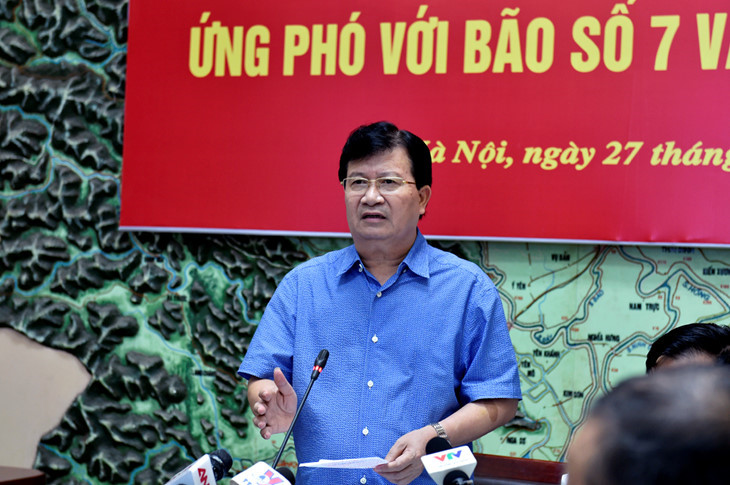 越南政府副总理郑廷勇主持应对7号台风及暴雨会议