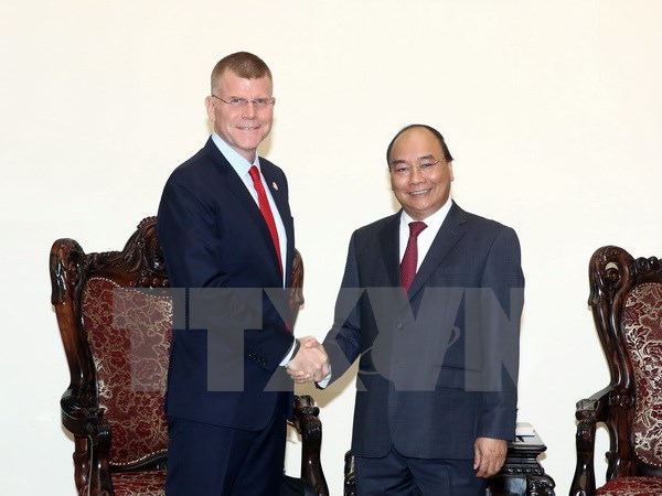 越南政府总理阮春福会见亚洲开发银行副行长