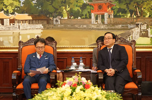 加快日本在河内展开投资项目的进度