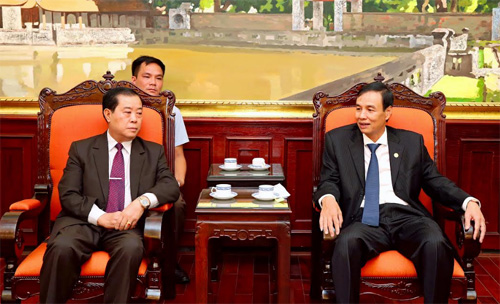 河内市与老挝万象市进一步增进团结 加深感情