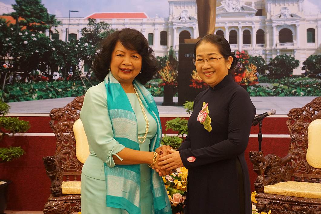 携手提高妇女在现代世界中的价值