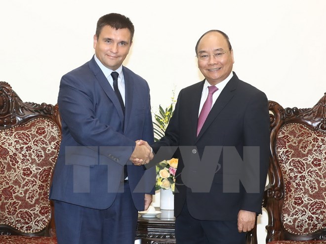 越南政府总理阮春福会见乌克兰外长克里姆金