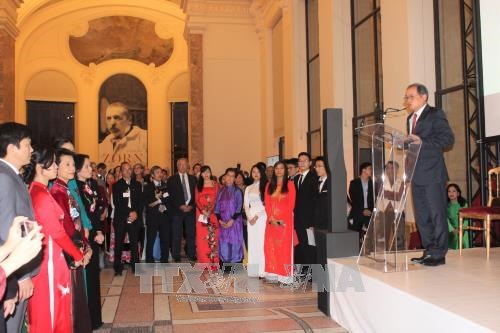 越南奥黛和民族音乐亮相巴黎小皇宫美术馆