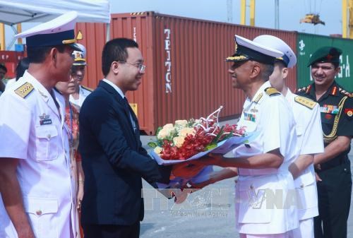 印度海军军船抵达越南海防市