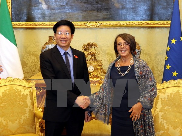 国会办公厅代表团对意大利进行访问